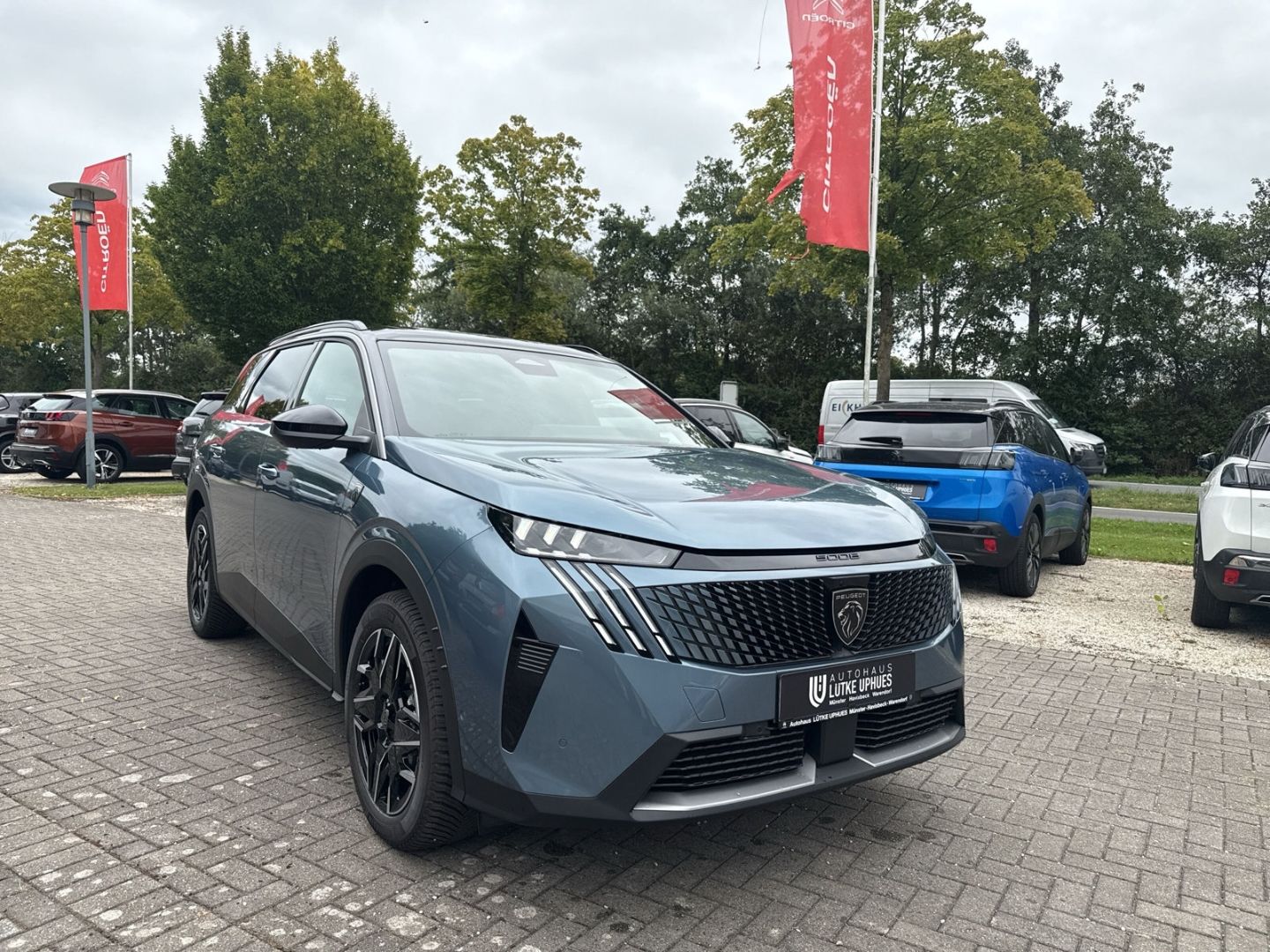 Fahrzeugabbildung Peugeot 5008 GT HYBRID 145 e-DSC6 AHK-abn. Navi LED ACC