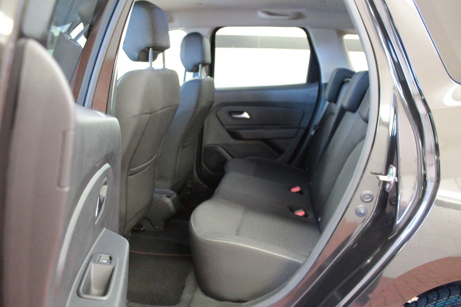 Fahrzeugabbildung Dacia Duster Sce 115 Eco-G*AHK*15075*