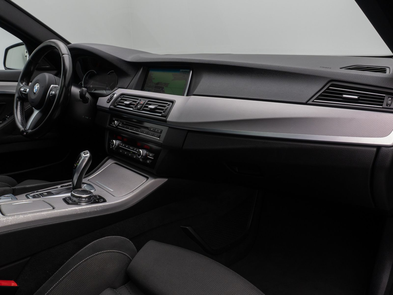 Fahrzeugabbildung BMW 530d M Sport Kamera H/K Alarm HUD Panorama AHK