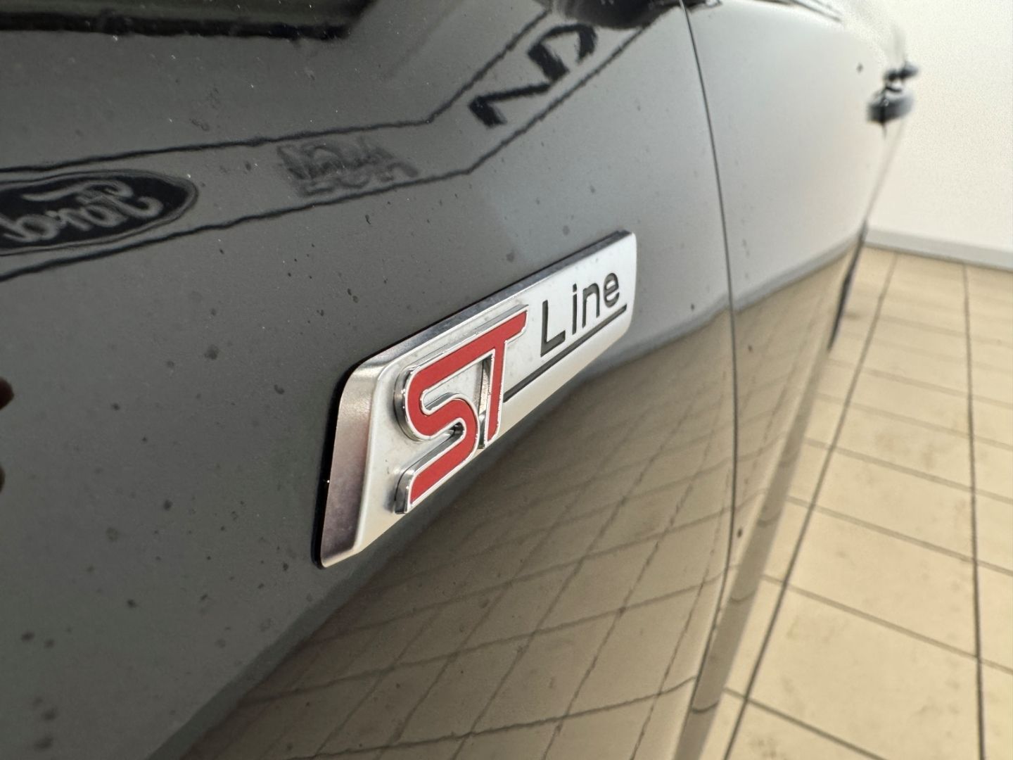 Fahrzeugabbildung Ford Focus Turnier ST-Line X B&O 18'' LED ACC Kamera
