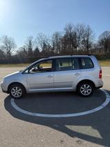 Volkswagen Touran 1.6 FSI Basis Basis - Volkswagen Touran: Basis