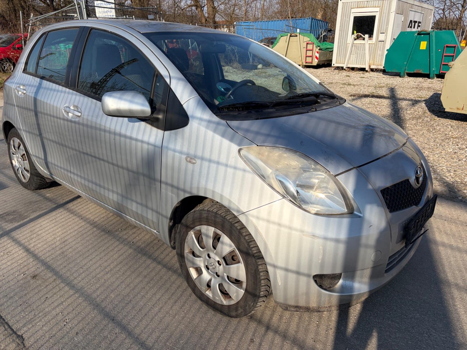 Toyota Yaris 1,3 Klima TÜV 2/28