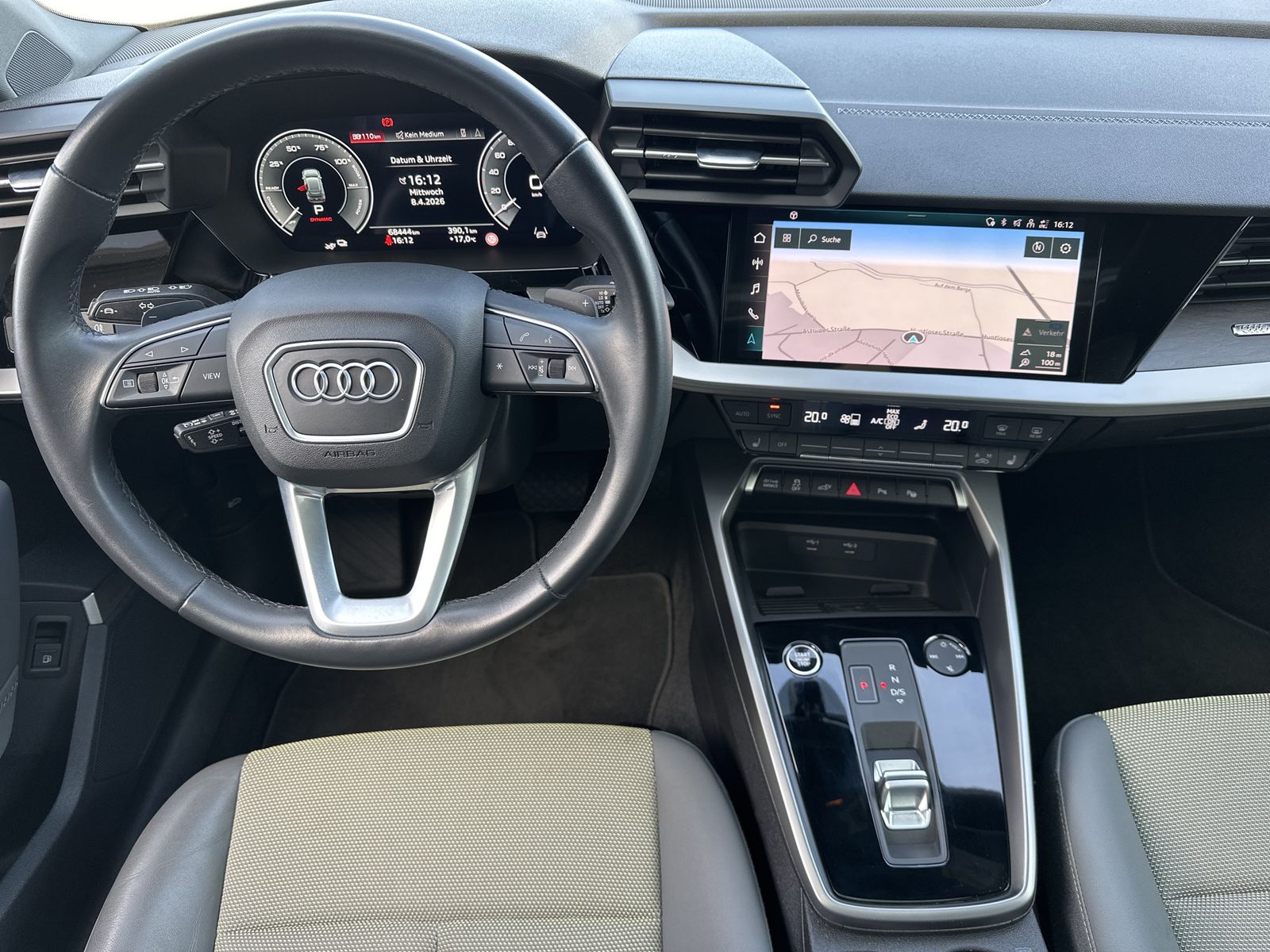 Fahrzeugabbildung Audi A3 SpB 40 TFSI e NAV+LED+PANO+CARPLAY+V-COCKPIT