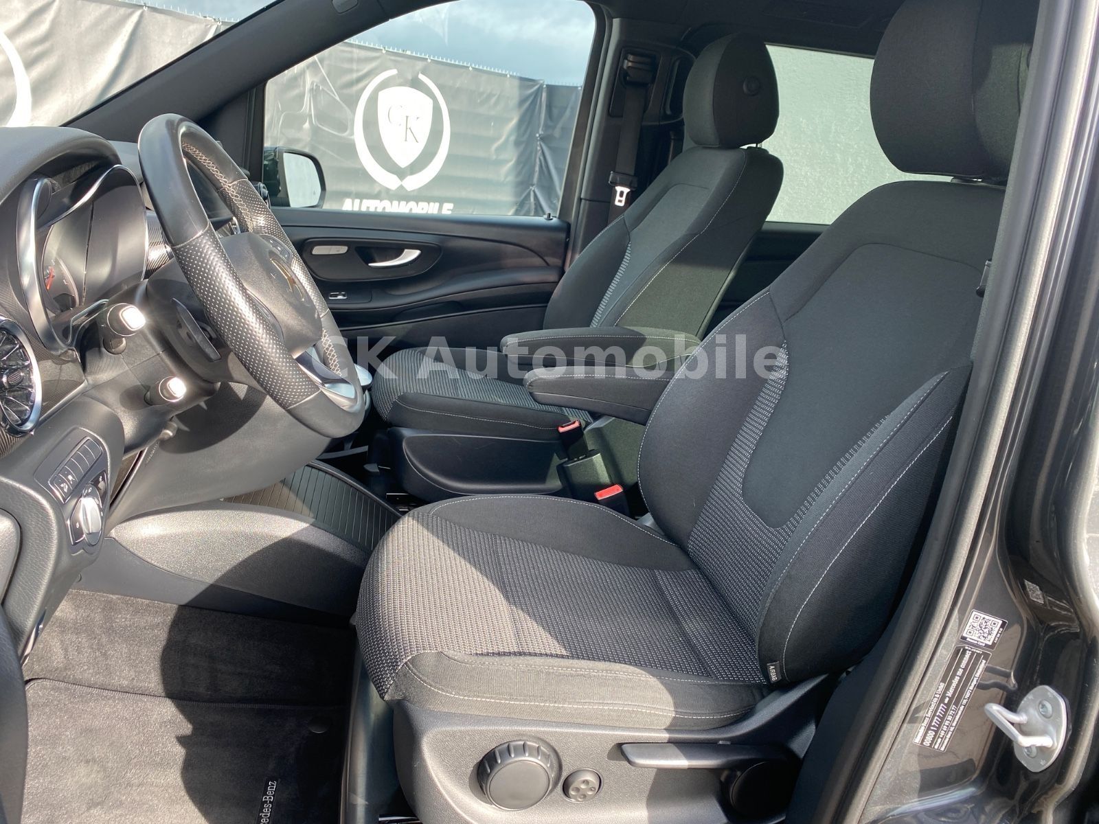 Fahrzeugabbildung Mercedes-Benz V 300 d EDITION 4MATIC lang/7Sitze/Navi/Kam./LED
