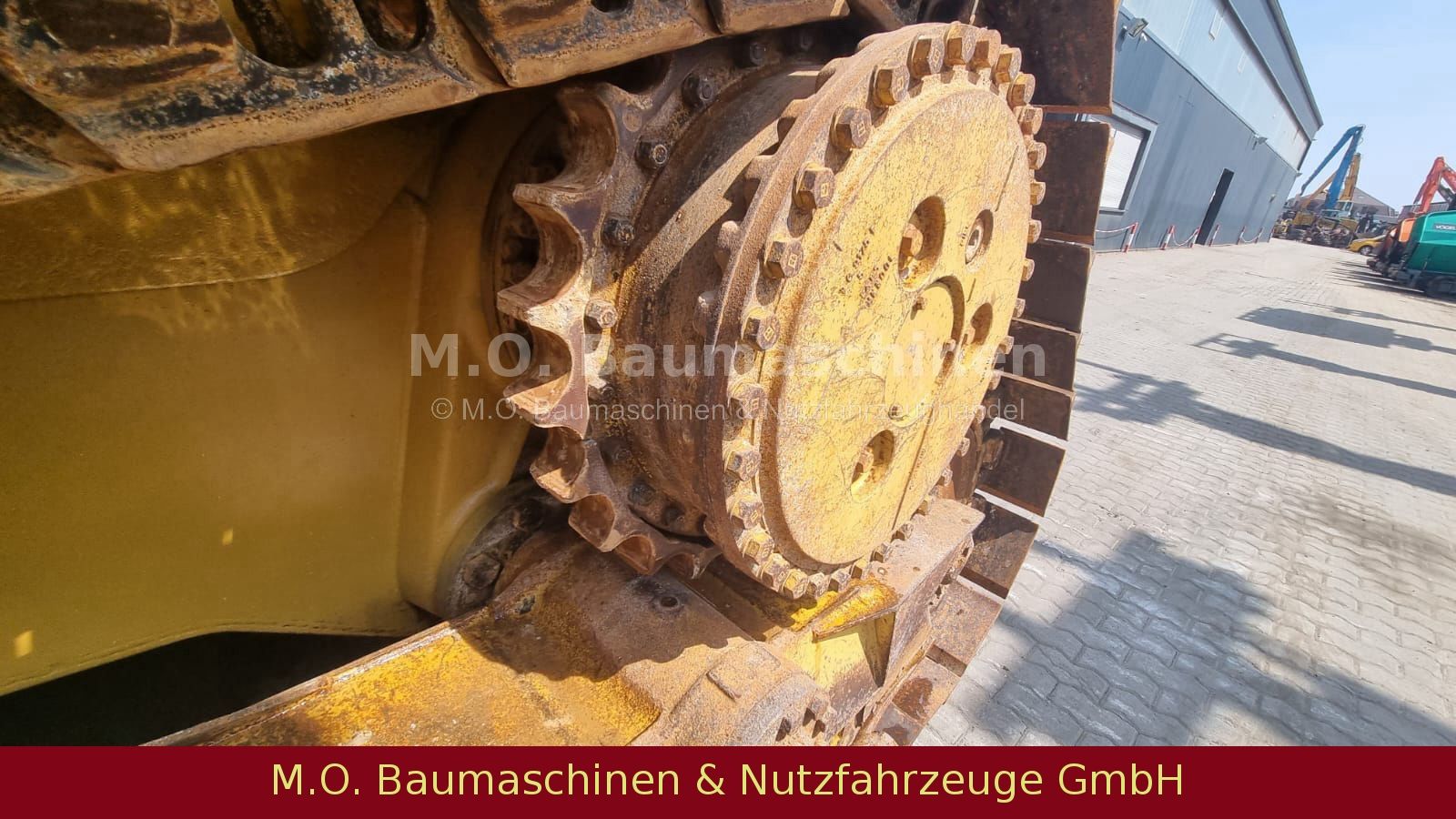 Fahrzeugabbildung CAT D6H Planierraupe / 4. Wegeschild