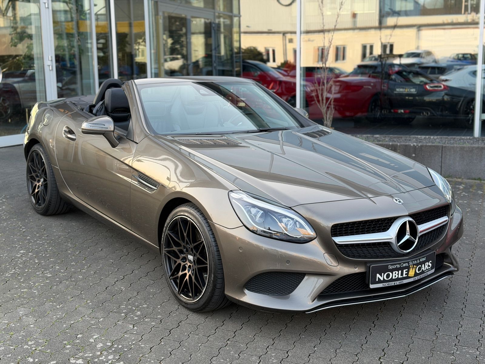 Fahrzeugabbildung Mercedes-Benz SLC 200 LED NAVI ALU