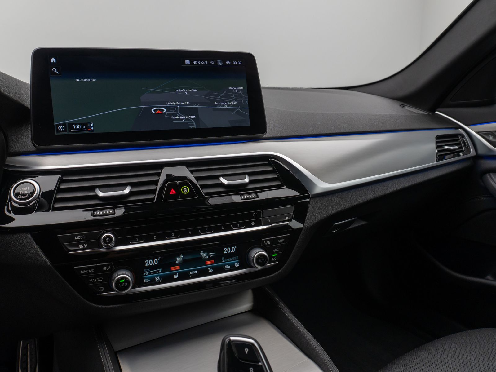 Fahrzeugabbildung BMW 530d  M Sport Kamera Laser HUD DAB HiFi Komfort