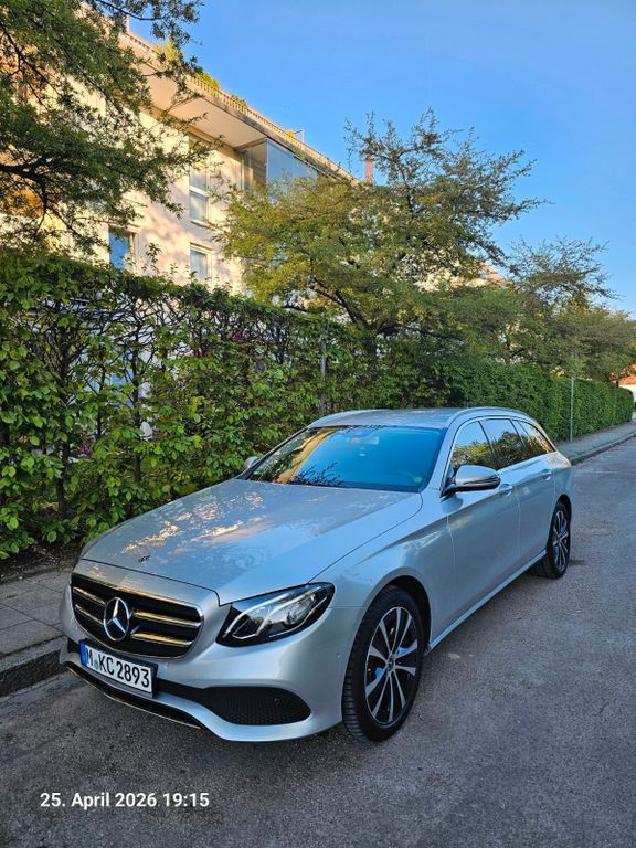 Image of Mercedes-Benz 220