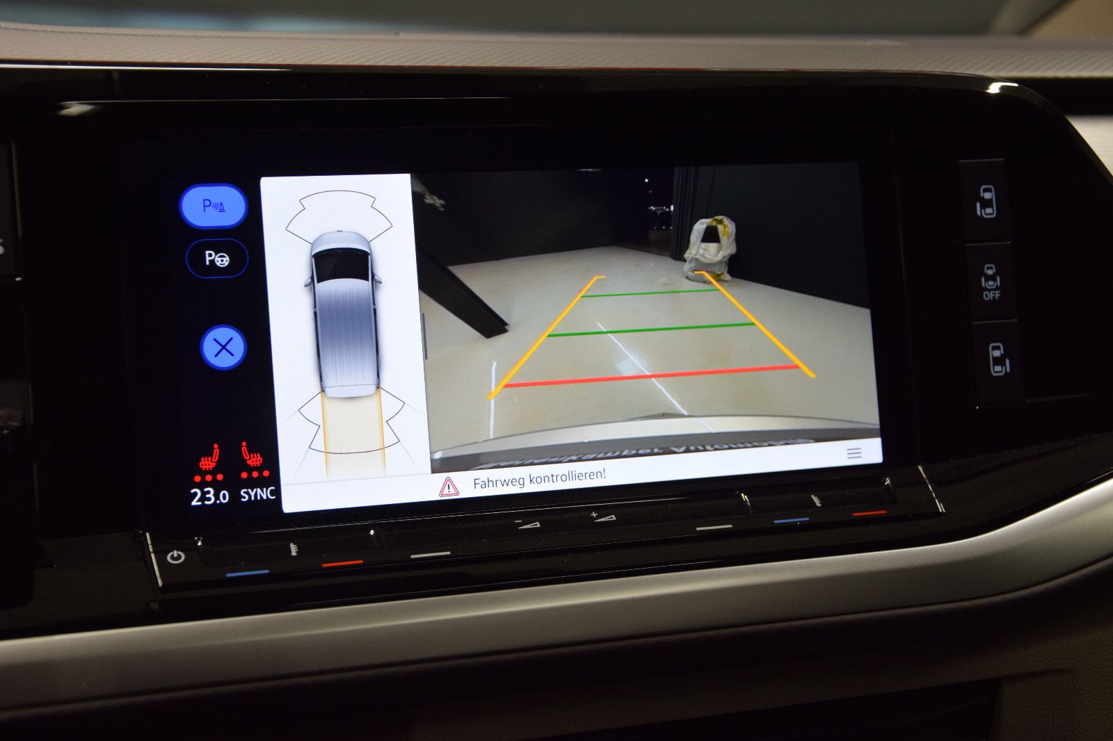 Fahrzeugabbildung Volkswagen T7 Multivan Edition vis-a-vis Standhzg Pano ACC