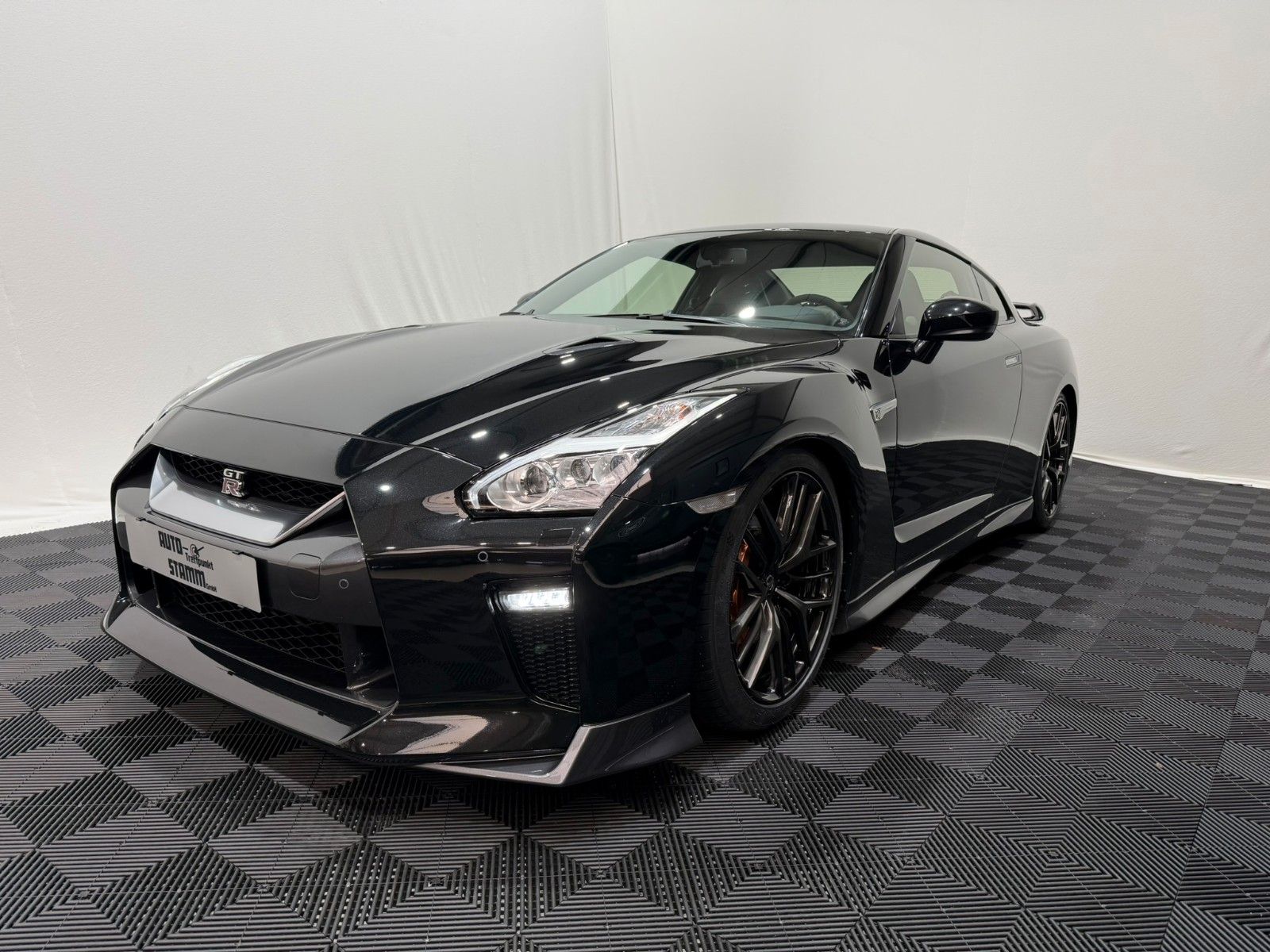 Fahrzeugabbildung Nissan GT-R Prestige Edition / S.heft Nissan Brömmler