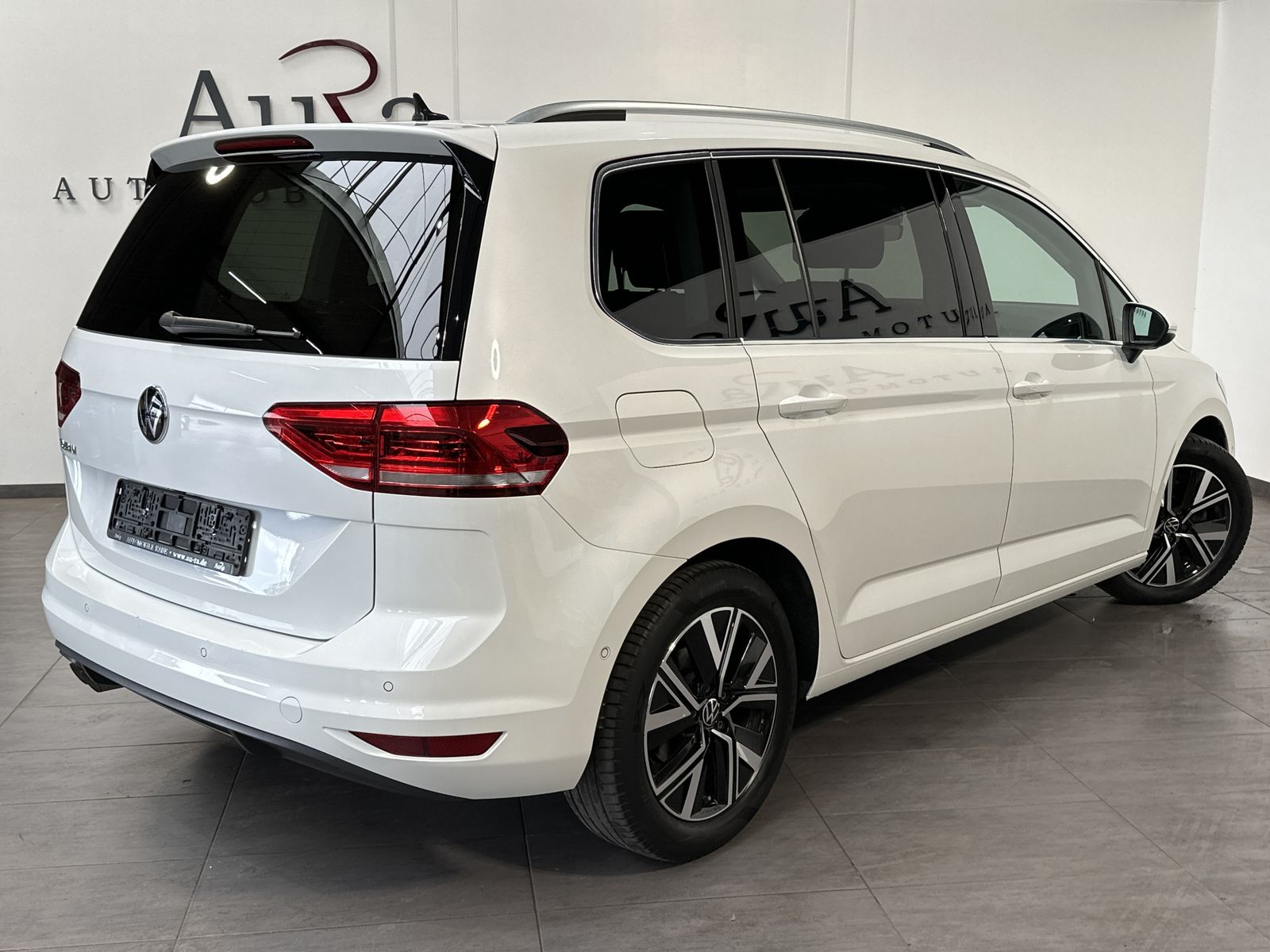 Fahrzeugabbildung Volkswagen Touran 2.0 TDI DSG Highline NAV+LED+AHK+KAM+PANO