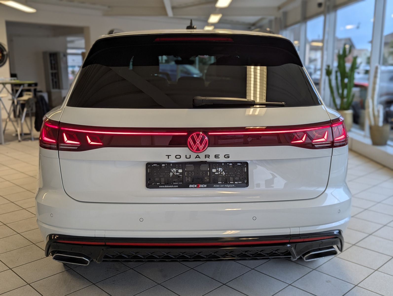 Fahrzeugabbildung Volkswagen Touareg 3.0TDI 4M R-Line VOLL Black 22" UPE 114T