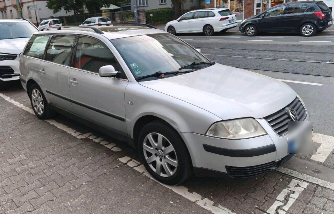 Volkswagen Passat 2004 — rear view
