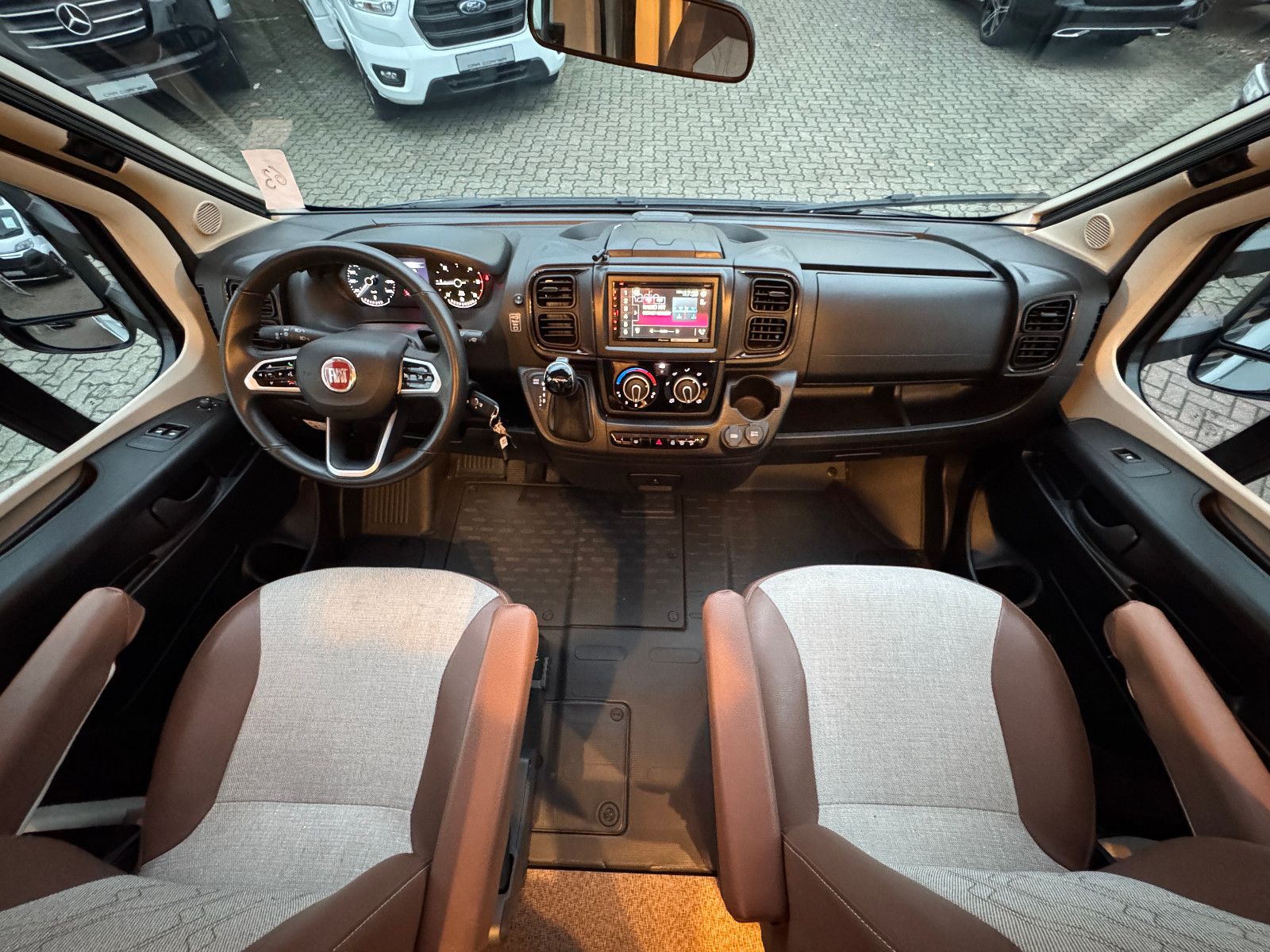 Fahrzeugabbildung Bürstner LIMITED T 690 G FIAT 9G-AUTOMATK HUBBETT SAT TV