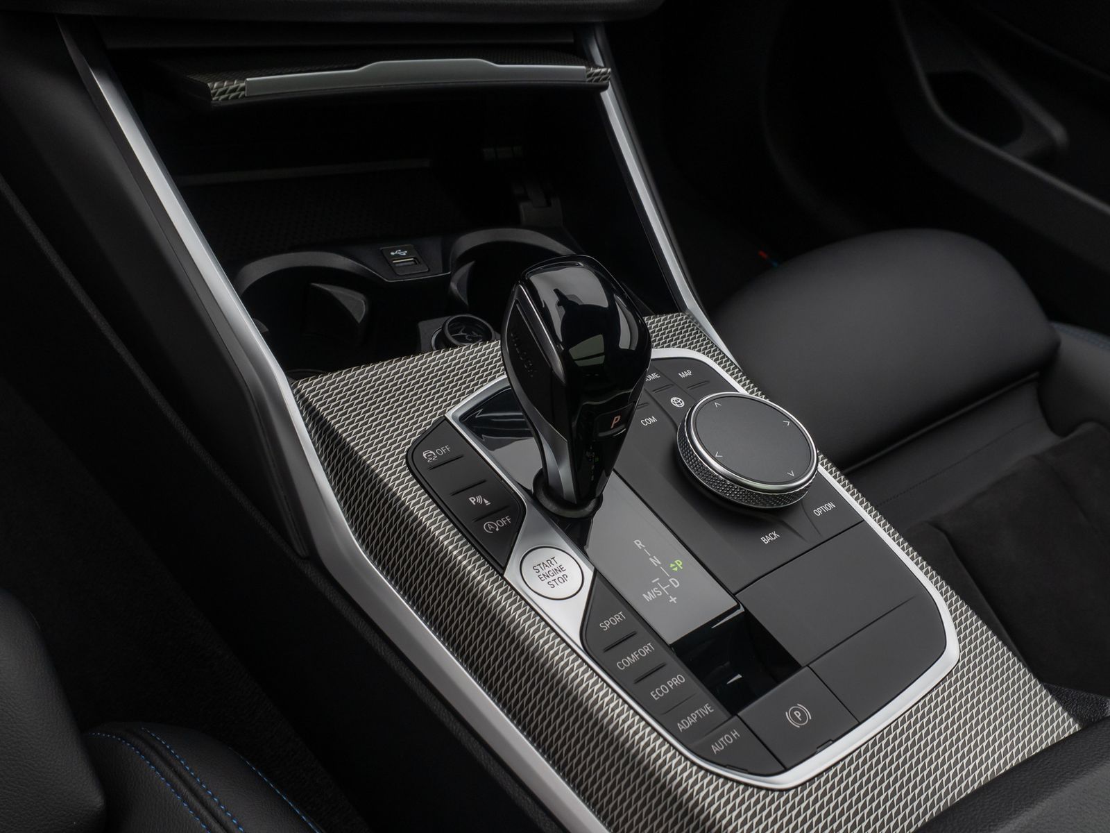 Fahrzeugabbildung BMW 330i M Sport Panorama Kamera DAB HiFi Komfort