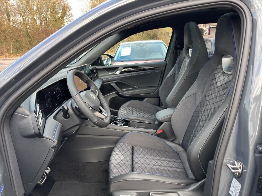 Fahrzeugabbildung Volkswagen Tiguan R-Line 2,0 TDI,4motion,DSG,Pano-Dach,AHK,