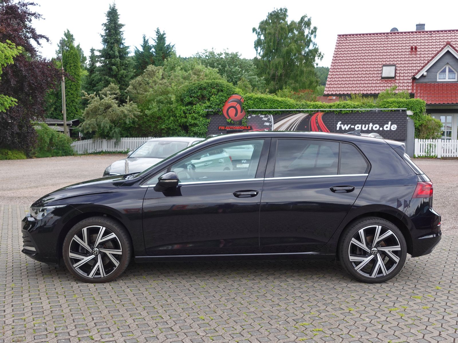 Fahrzeugabbildung Volkswagen Golf 2.0 TSI DSG 4MOTION Style IQ.Light Assist.