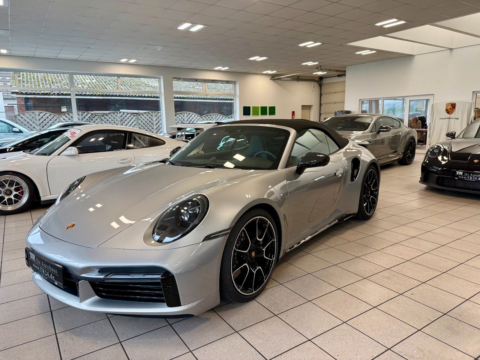 Fahrzeugabbildung Porsche 911 992 Turbo S Cabrio PCCB/LIFT/ACC/APPROVED