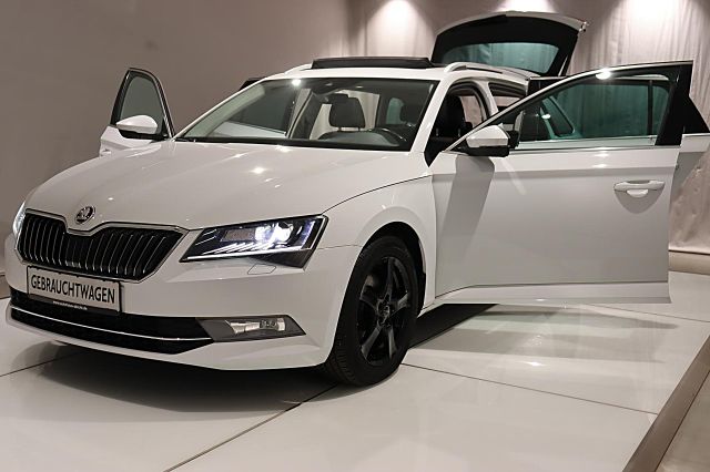 Superb Combi 1.8 TSI Style DSG AHK XENON NAVI KA