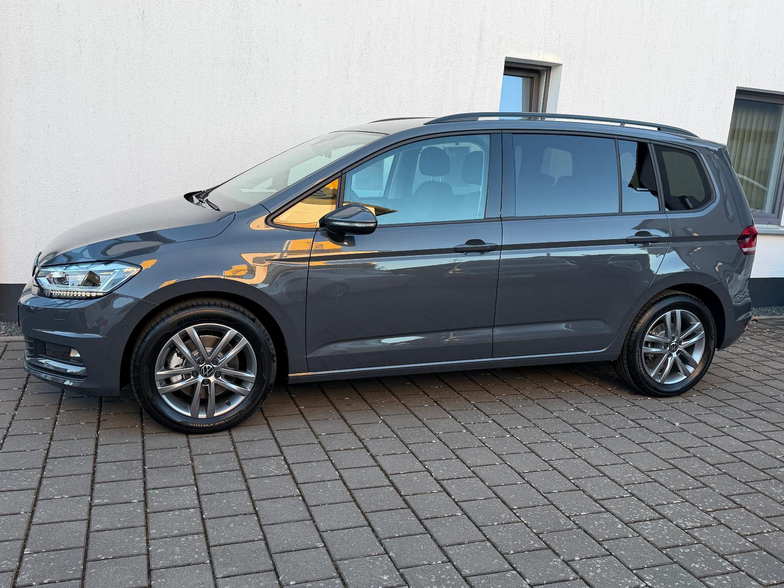 Volkswagen Touran 1.5 TSI DSG Limited (AHK,7-S,el.Heckkl.)