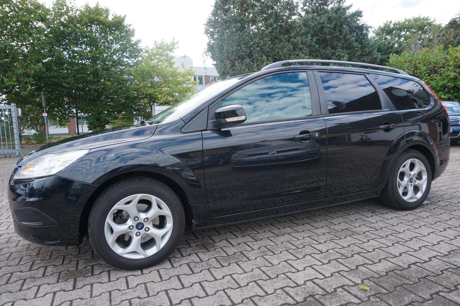 Ford Focus 2010 — rear view