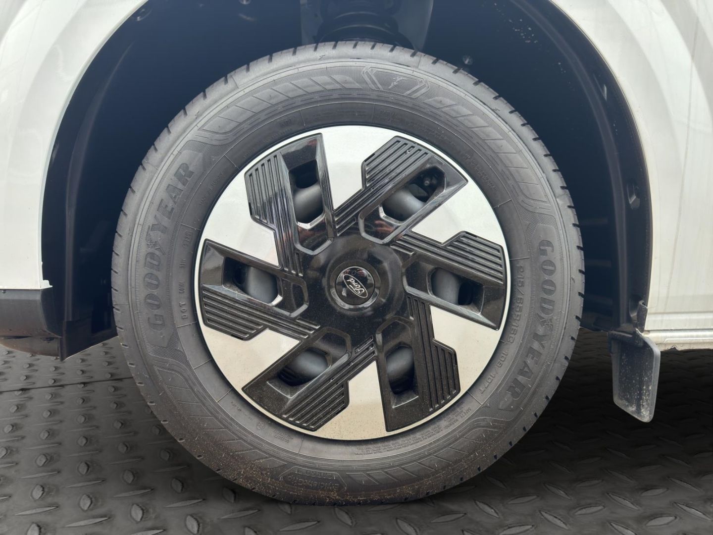 Fahrzeugabbildung Ford Transit Custom Kasten E 320 L1 Trend RWD Navi LE
