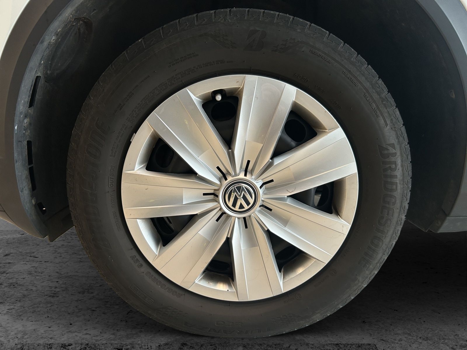 Fahrzeugabbildung Volkswagen T-Roc TSI ACC PDC SH LM