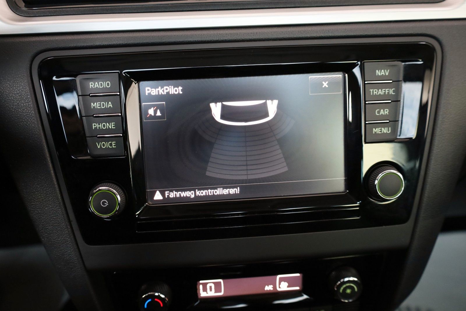 Fahrzeugabbildung SKODA Rapid Spaceback Ambition Navi,Panorama,SH,PDC