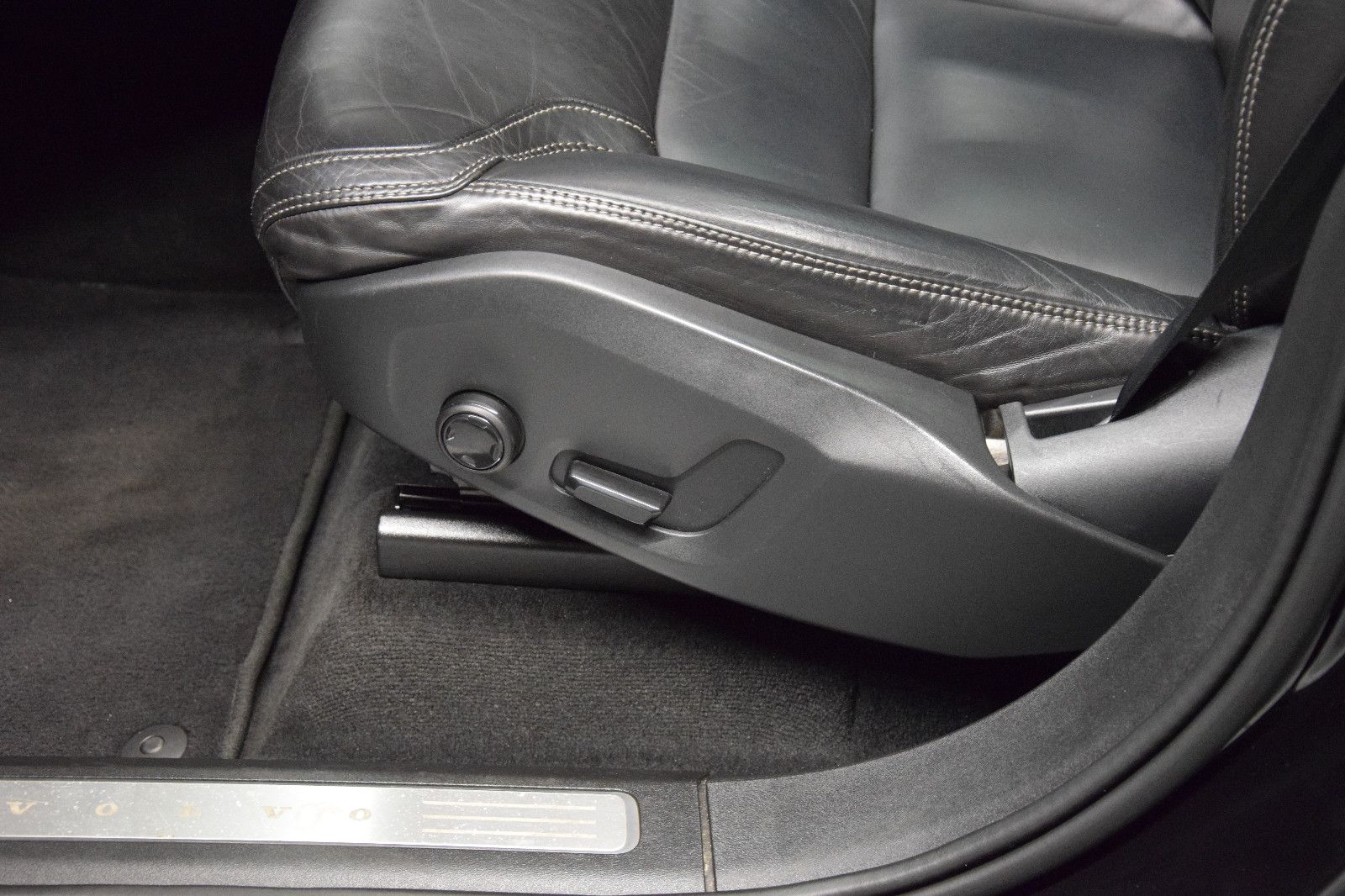 Fahrzeugabbildung Volvo XC 90 Momentum AWD ACC HUD PANO VZE Vollleder