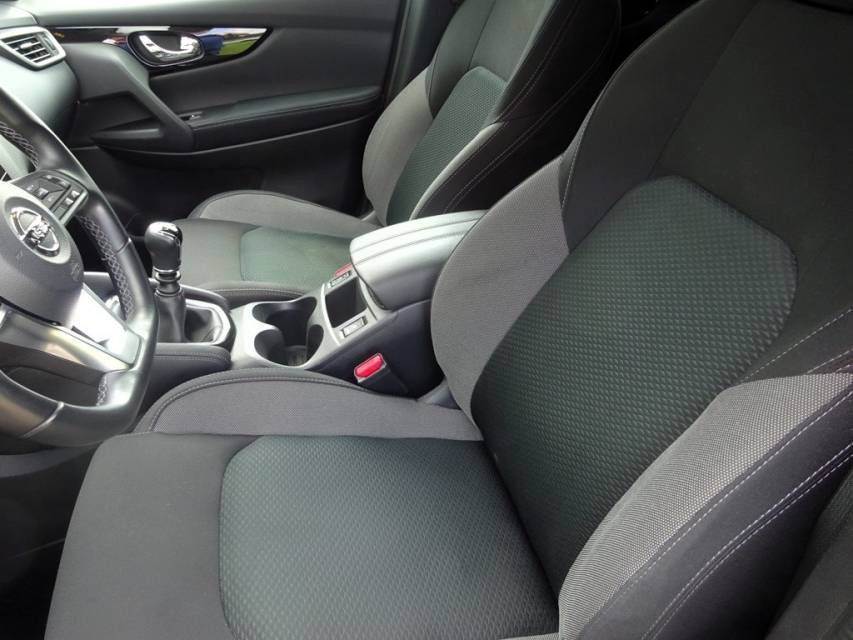 Fahrzeugabbildung Nissan Qashqai 1,3 DIG-T  N-Connecta  AHK
