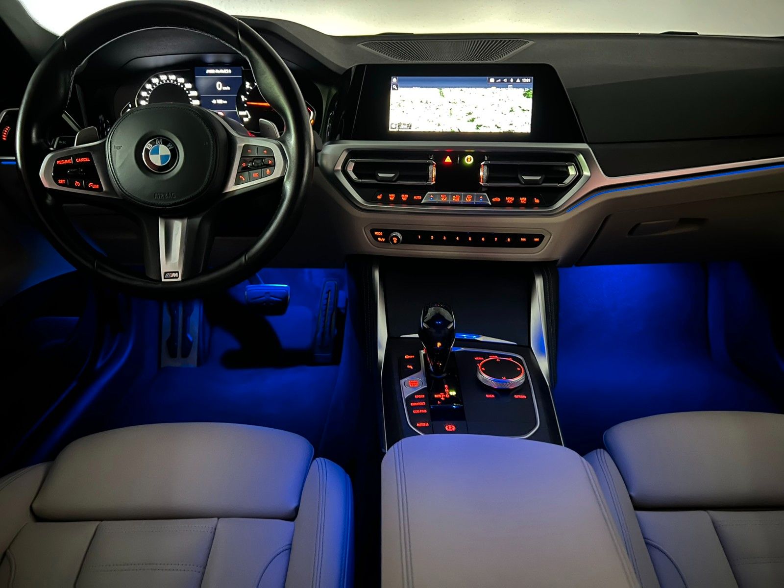 Fahrzeugabbildung BMW M440 i xDrive/LED/DAB/KAM/MEMORY/BICOLOR 19 ZOLL