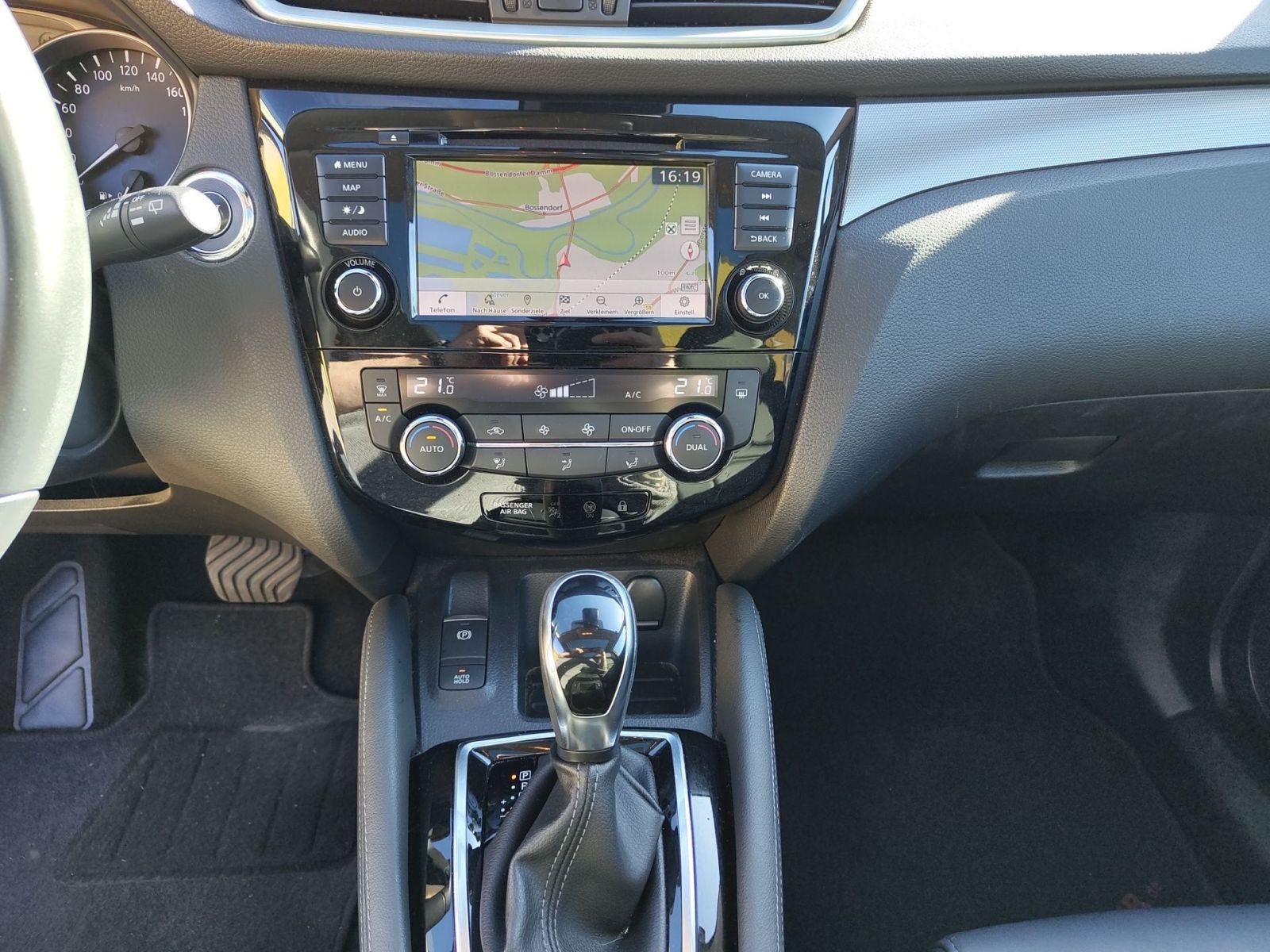 Fahrzeugabbildung Nissan Qashqai 1.3 DIG-T Akari*NAVI*360°KAMERA*SHZ*PDC