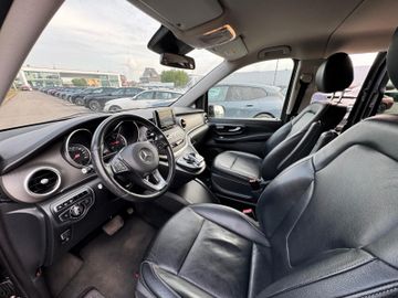 Mercedes V 220 - 11