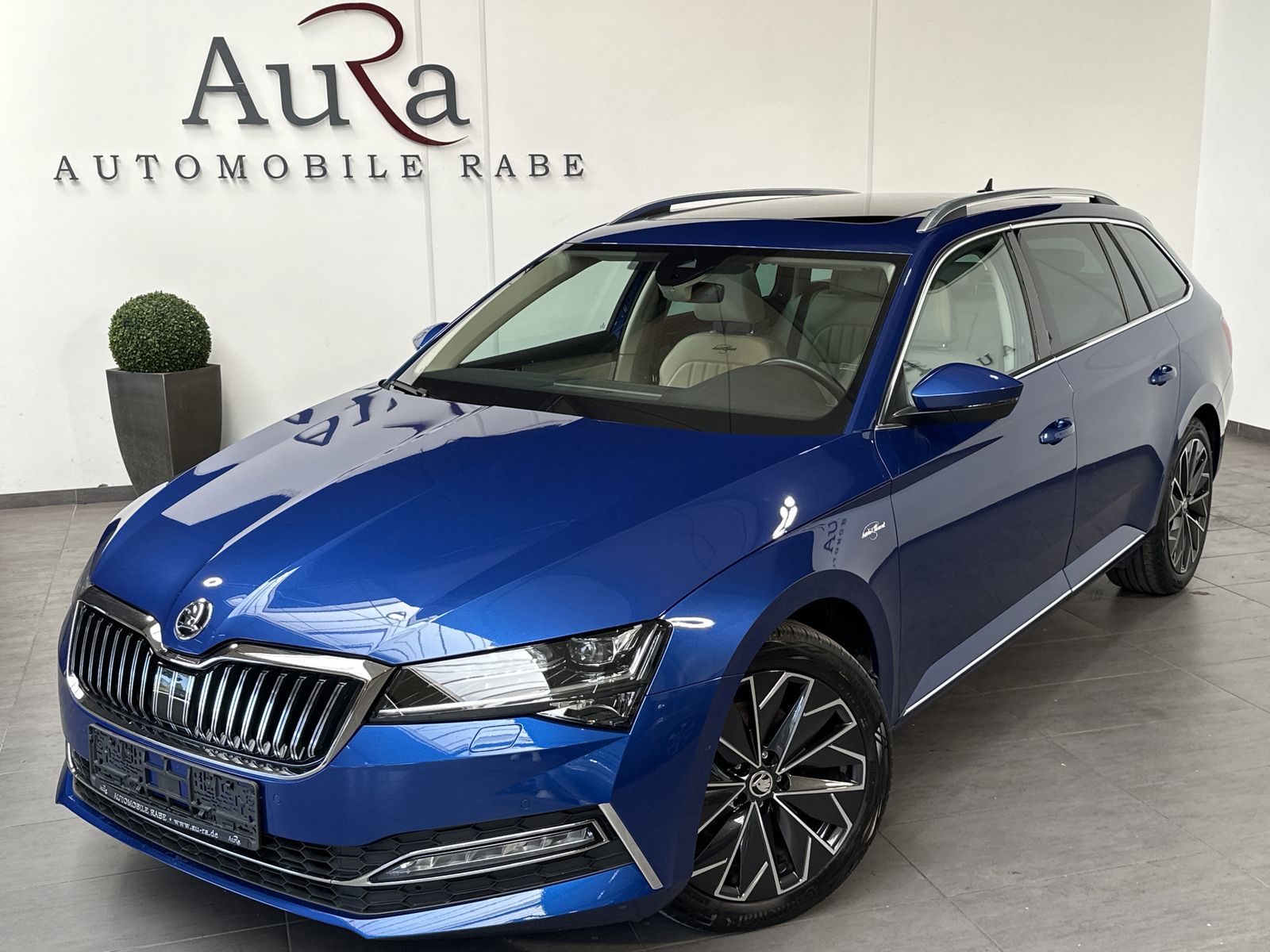 Fahrzeugabbildung SKODA Superb Combi L&K NAV+MATRIX+ACC+PANO+CANTON+DCC