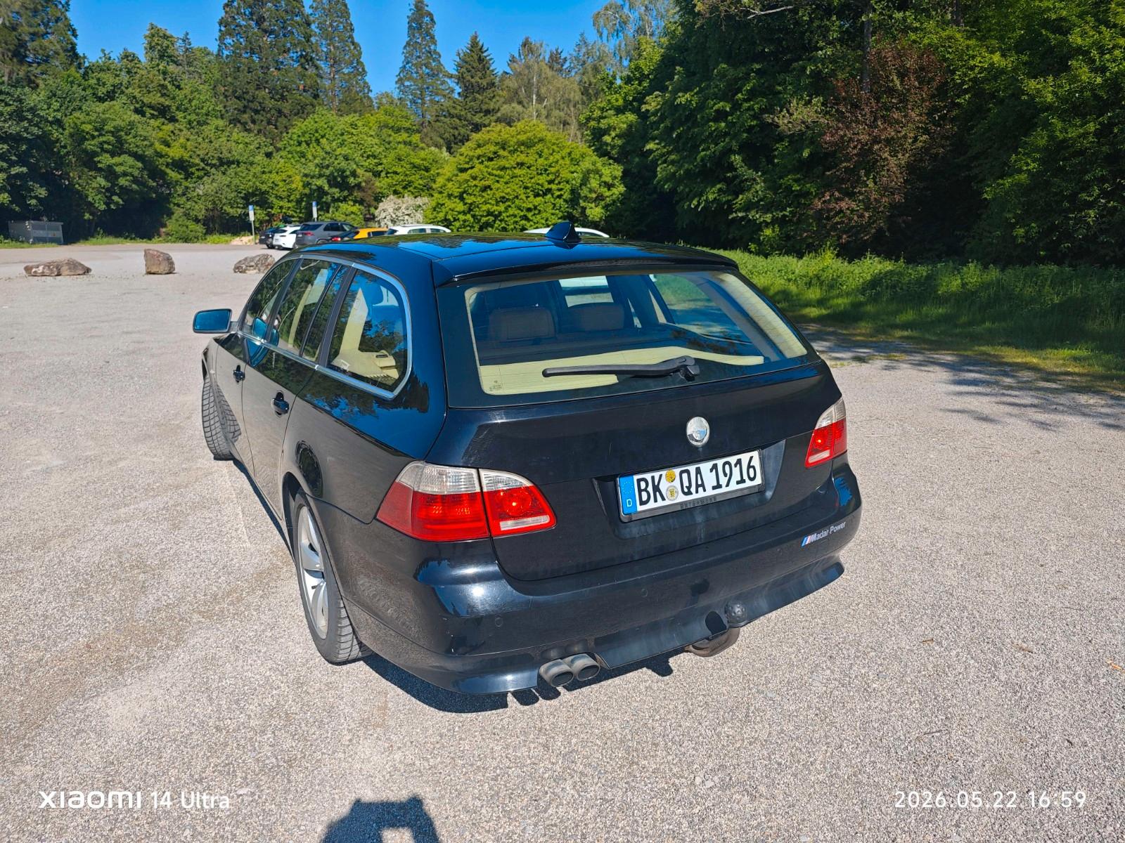 BMW 530 2004 — rear view