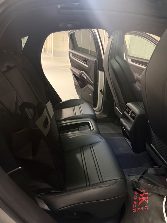 PORSCHE Cayenne 2023