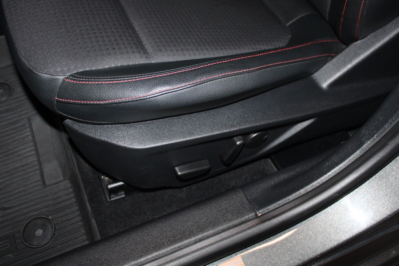 Fahrzeugabbildung Ford Focus ST-Line X Aut. LED PANO CAM ACC WinterPak.