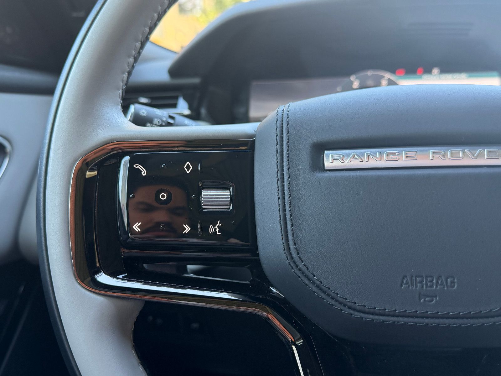 Fahrzeugabbildung Land Rover Range Rover Velar D300/R-DYNAMIC/MERIDIAN/PANO