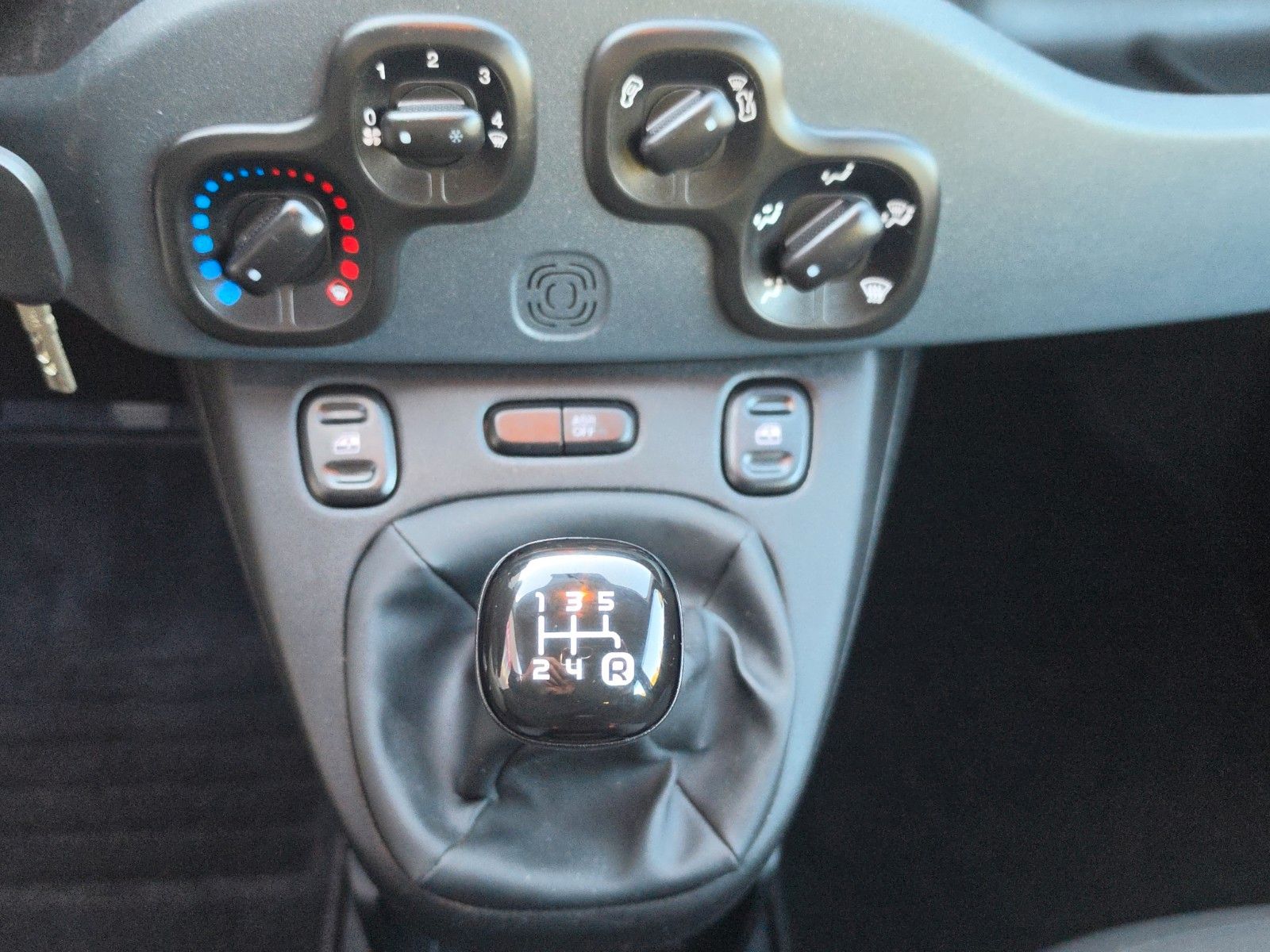 Fahrzeugabbildung Fiat Panda Easy AUS 1.HAND TÜV SERVICE NEU WENIG KM