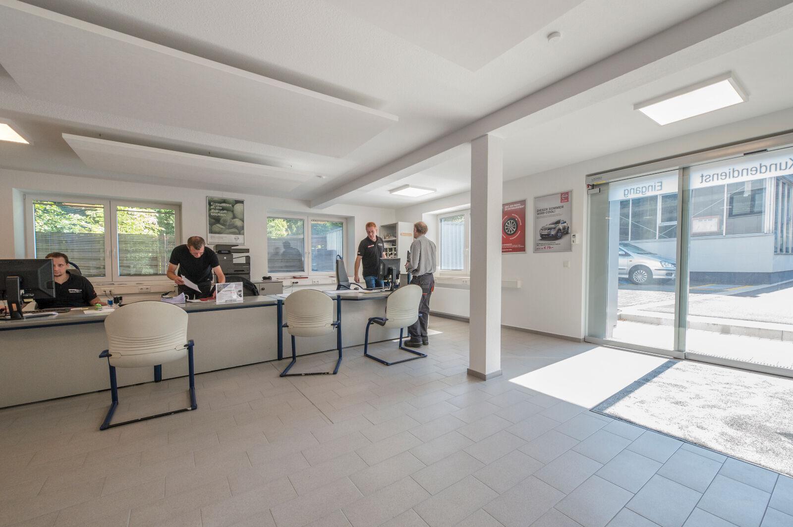 showroom-image-top