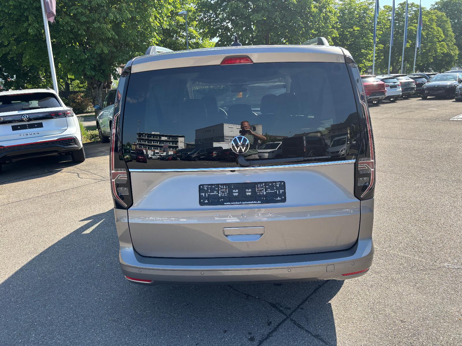 Volkswagen Caddy Maxi Style DSG 7-Sitzer - AHK