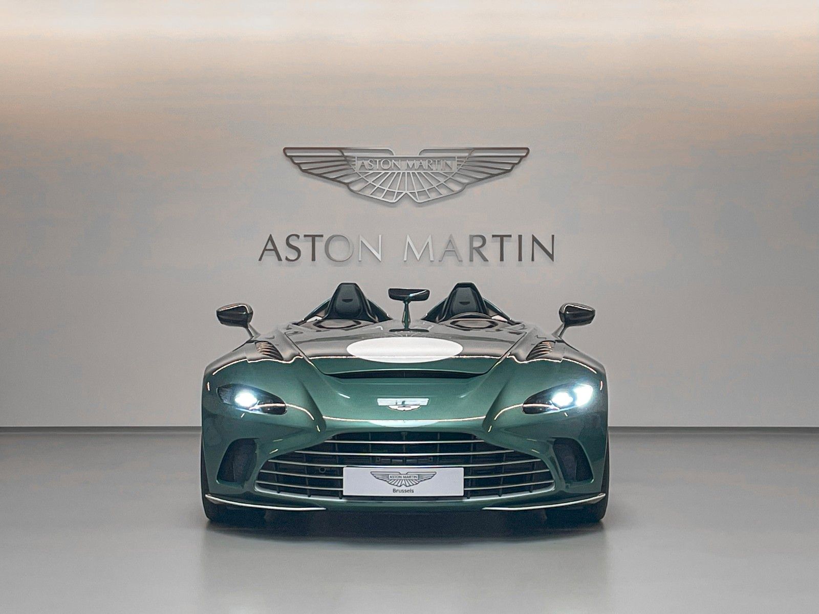 Aston Martin V12 Speedster imagem 3