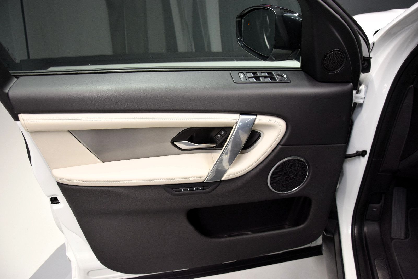 Fahrzeugabbildung Land Rover Discovery Sport R-Dynamic D 200 AWD Pano 360°AHK