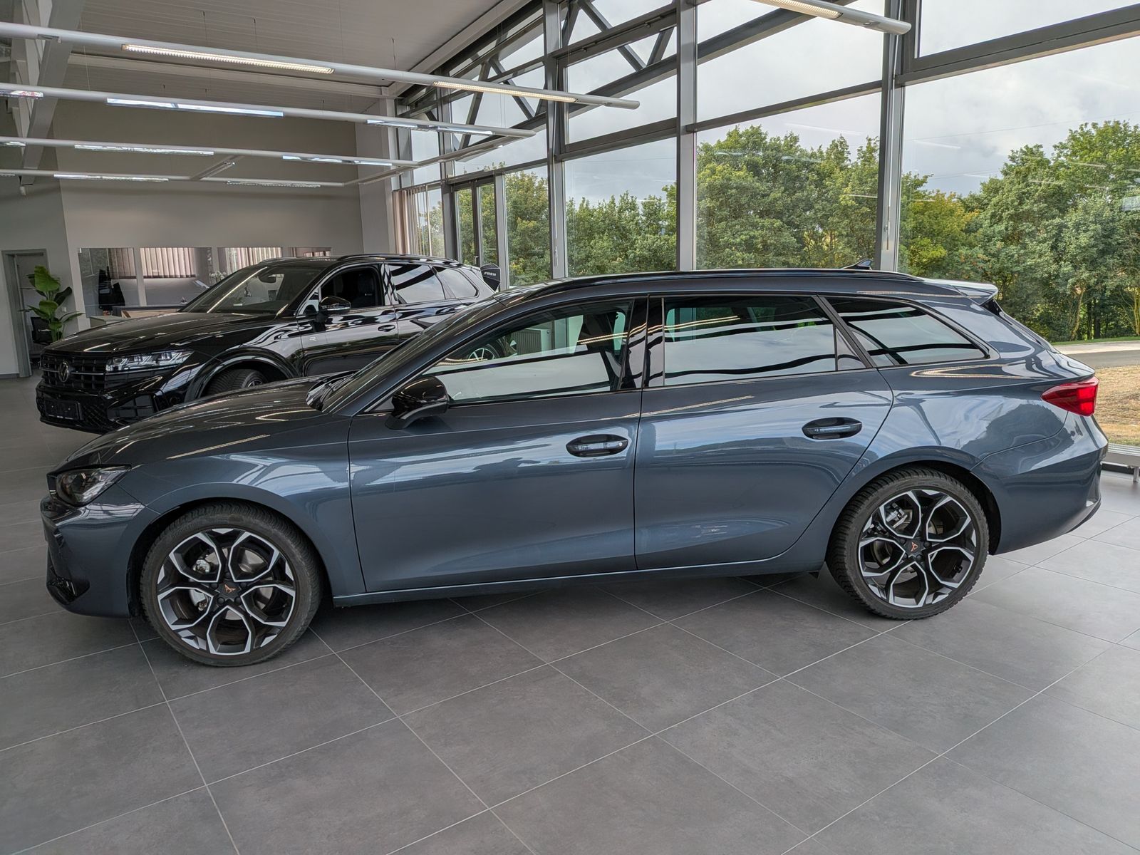 Fahrzeugabbildung CUPRA Leon 1.5 eTSI Dynamic-Edge-Paket Pano Cam AHK 18
