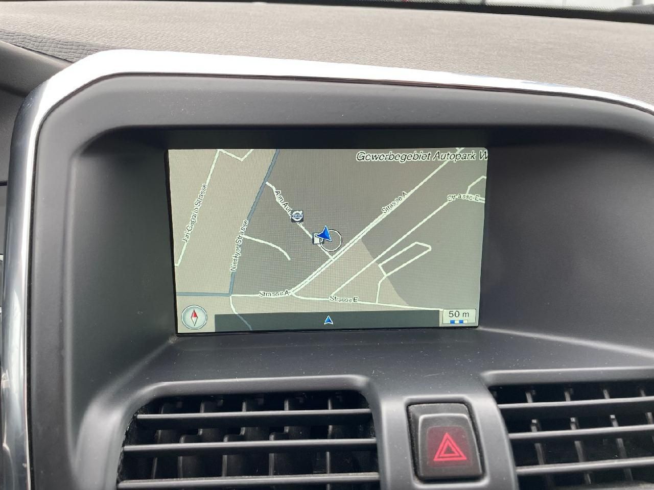 Fahrzeugabbildung Volvo XC60 Momentum 2WD