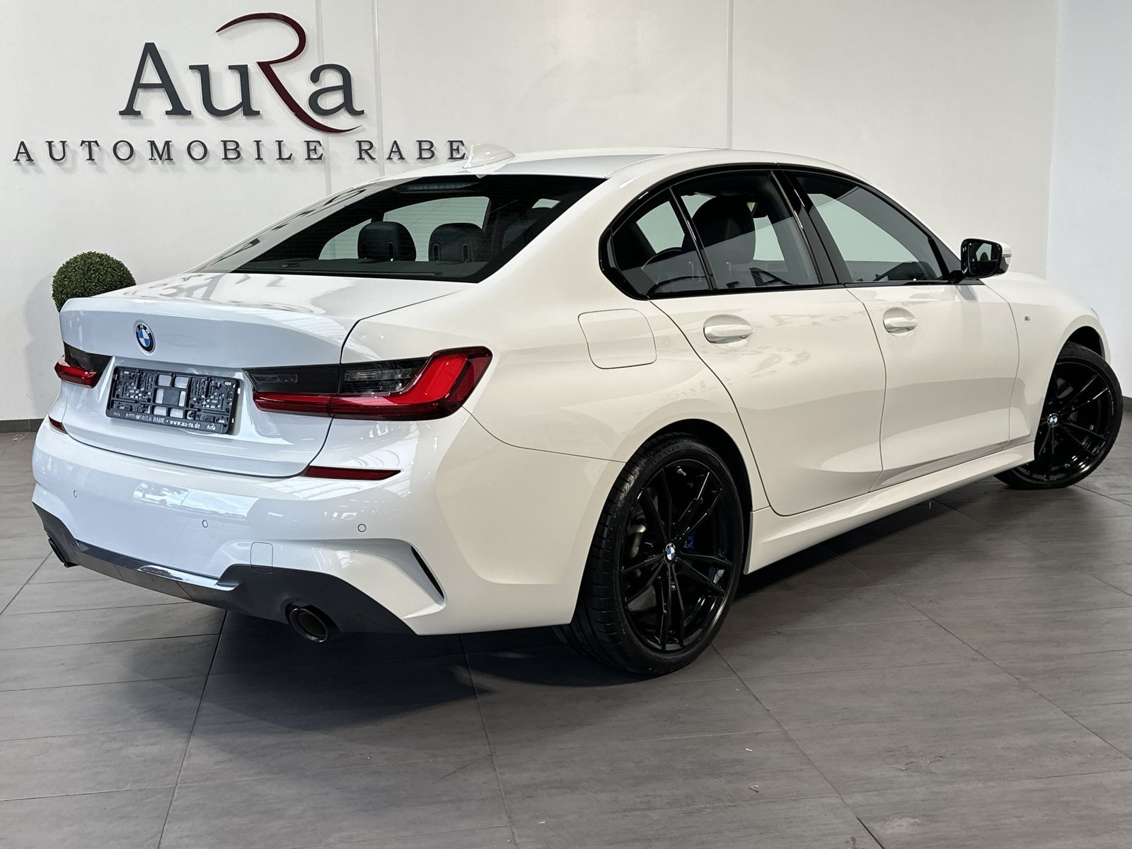 Fahrzeugabbildung BMW 330i Limousine M-Sport NAV+LED+PANO+LIVE-COCKPIT