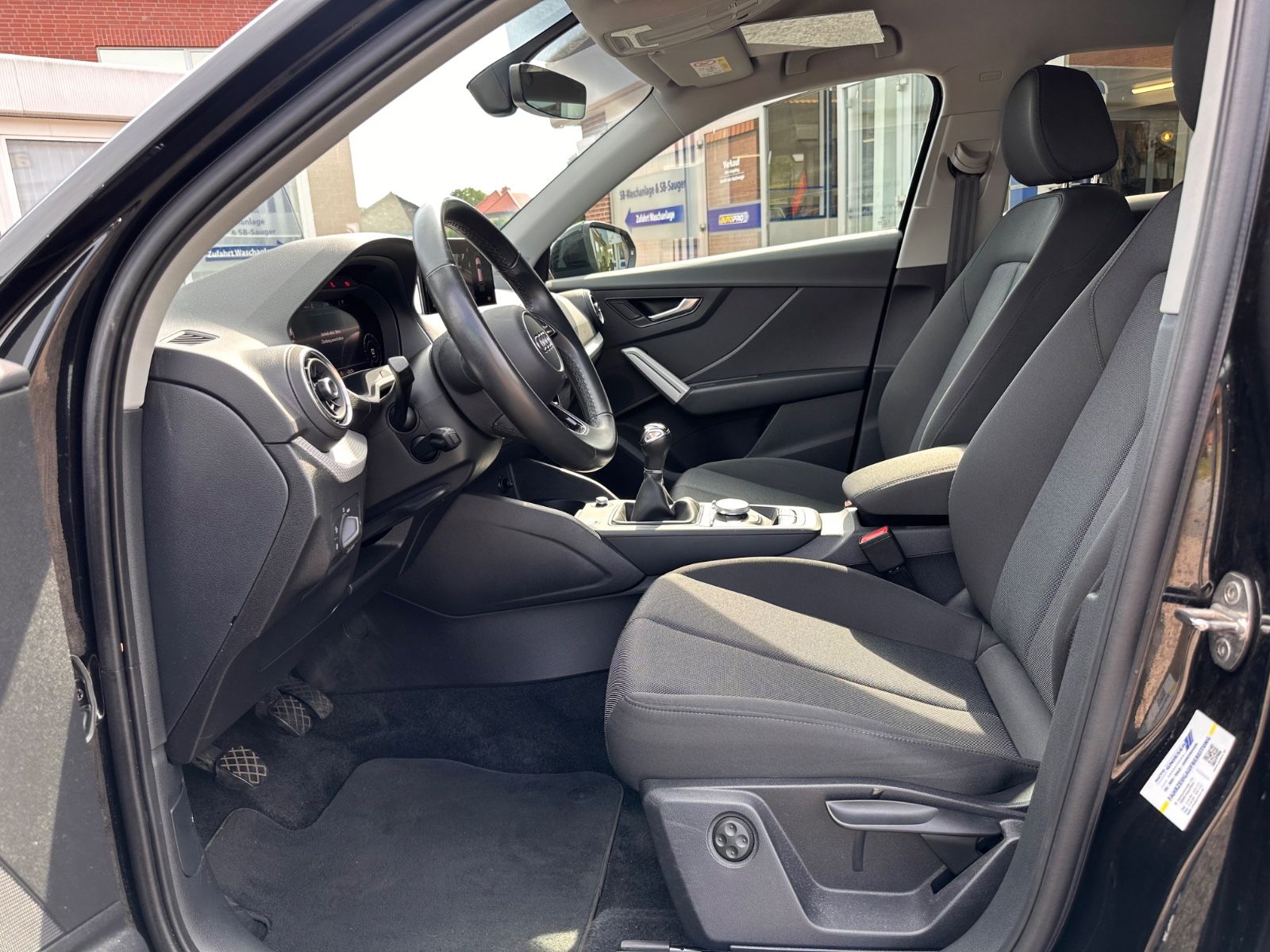 Fahrzeugabbildung Audi Q2 35 TFSI Navi/Virtual/APP/eHeck/RFK/PDC/LED