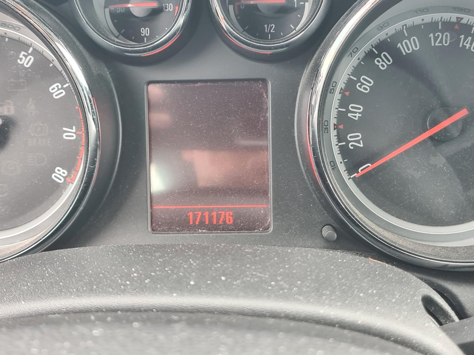 Opel Astra 2011 — photo 21