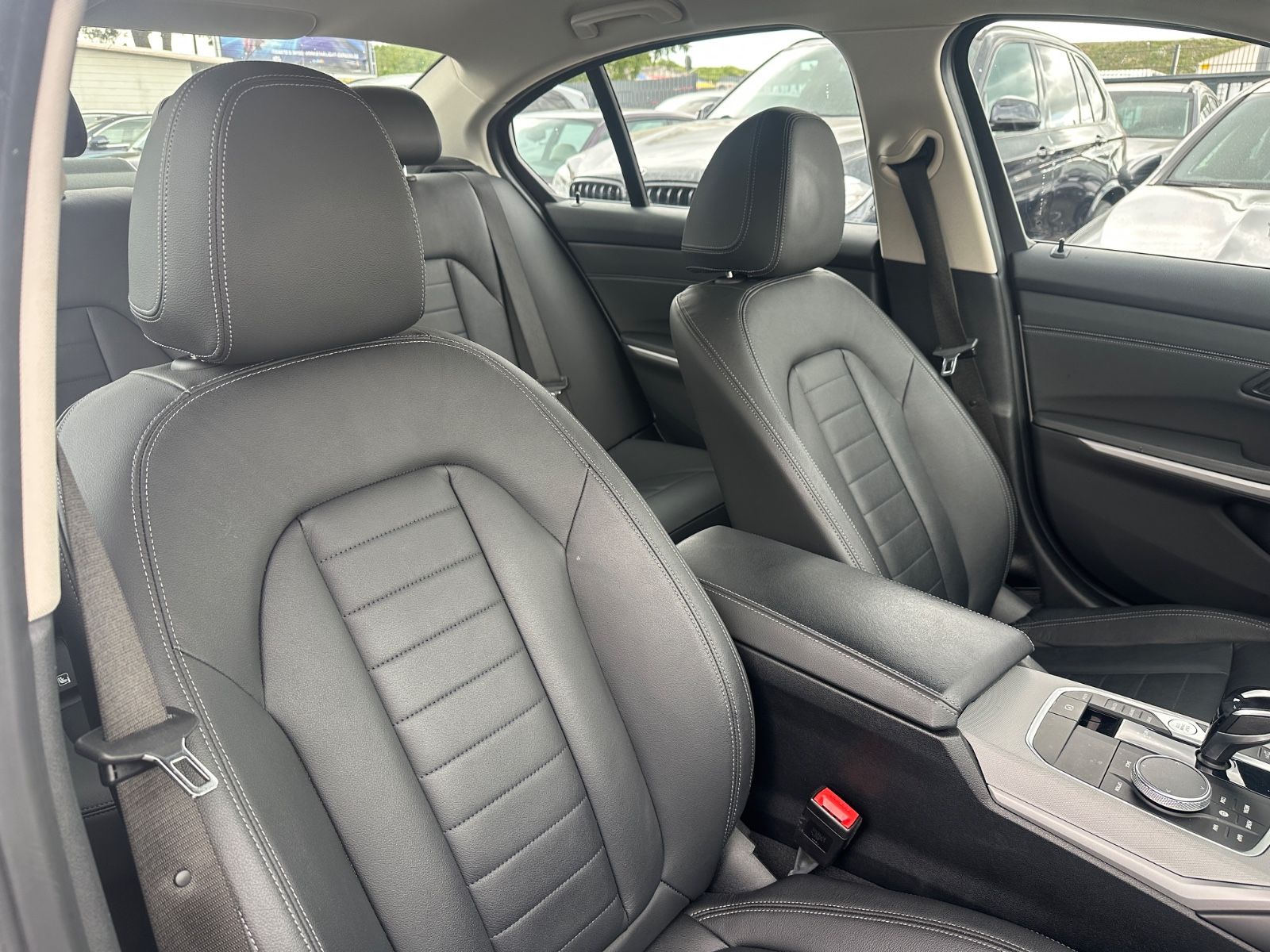 BMW 318 d Advantage/Leder/Navi/Kamera/LED/1Hand foto 23