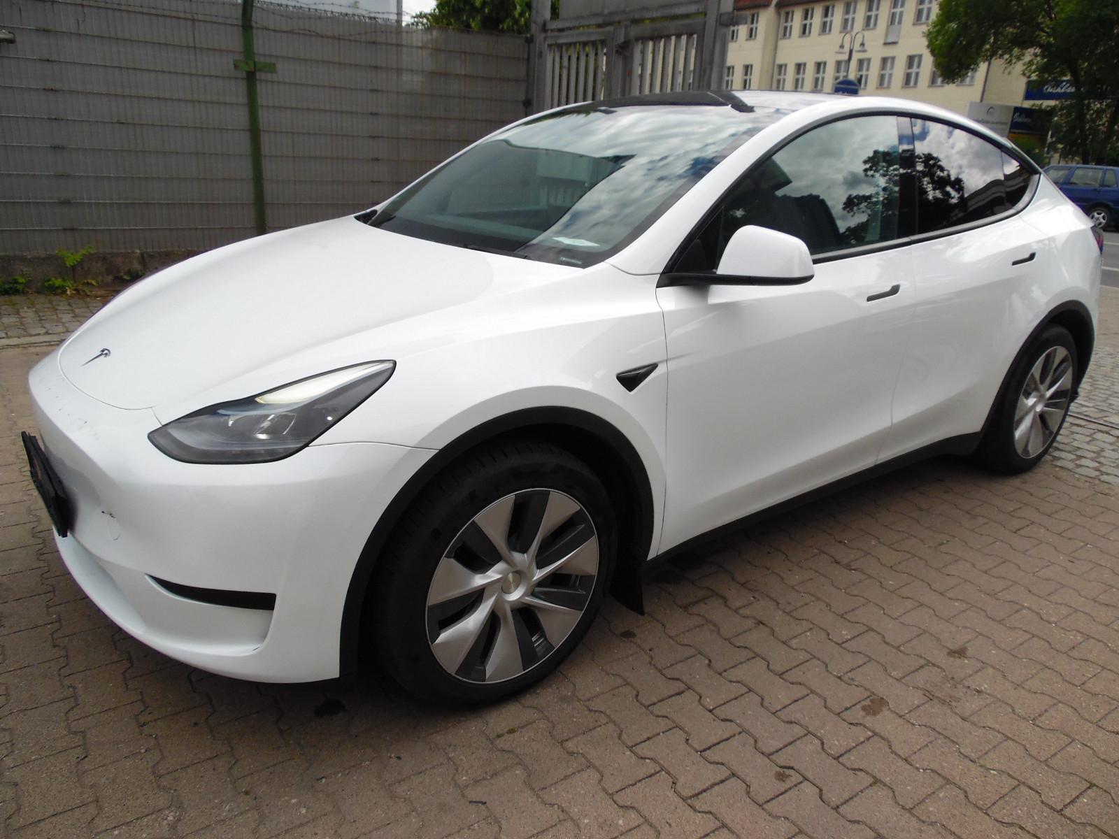 Tesla Model Y Basis RWD